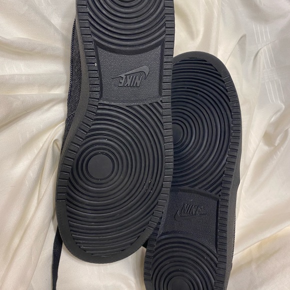 Nike - Picture 3 of 3